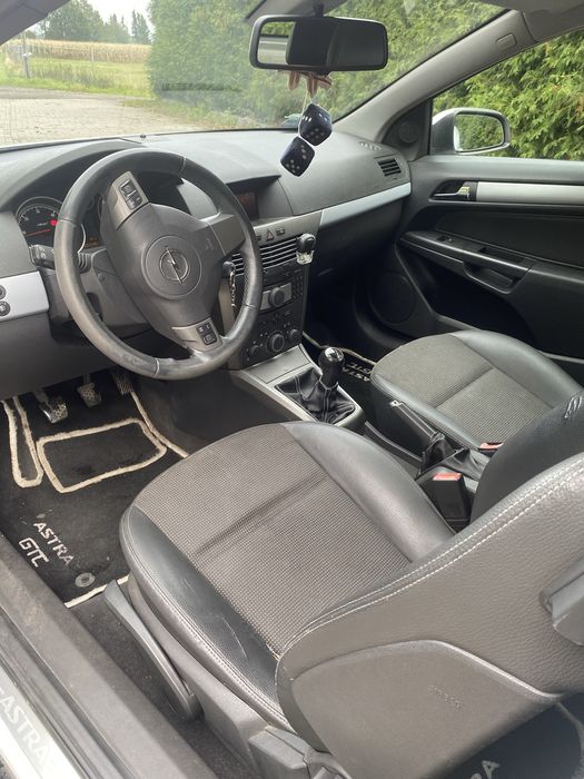 Opel Astra H GTC 2006r
