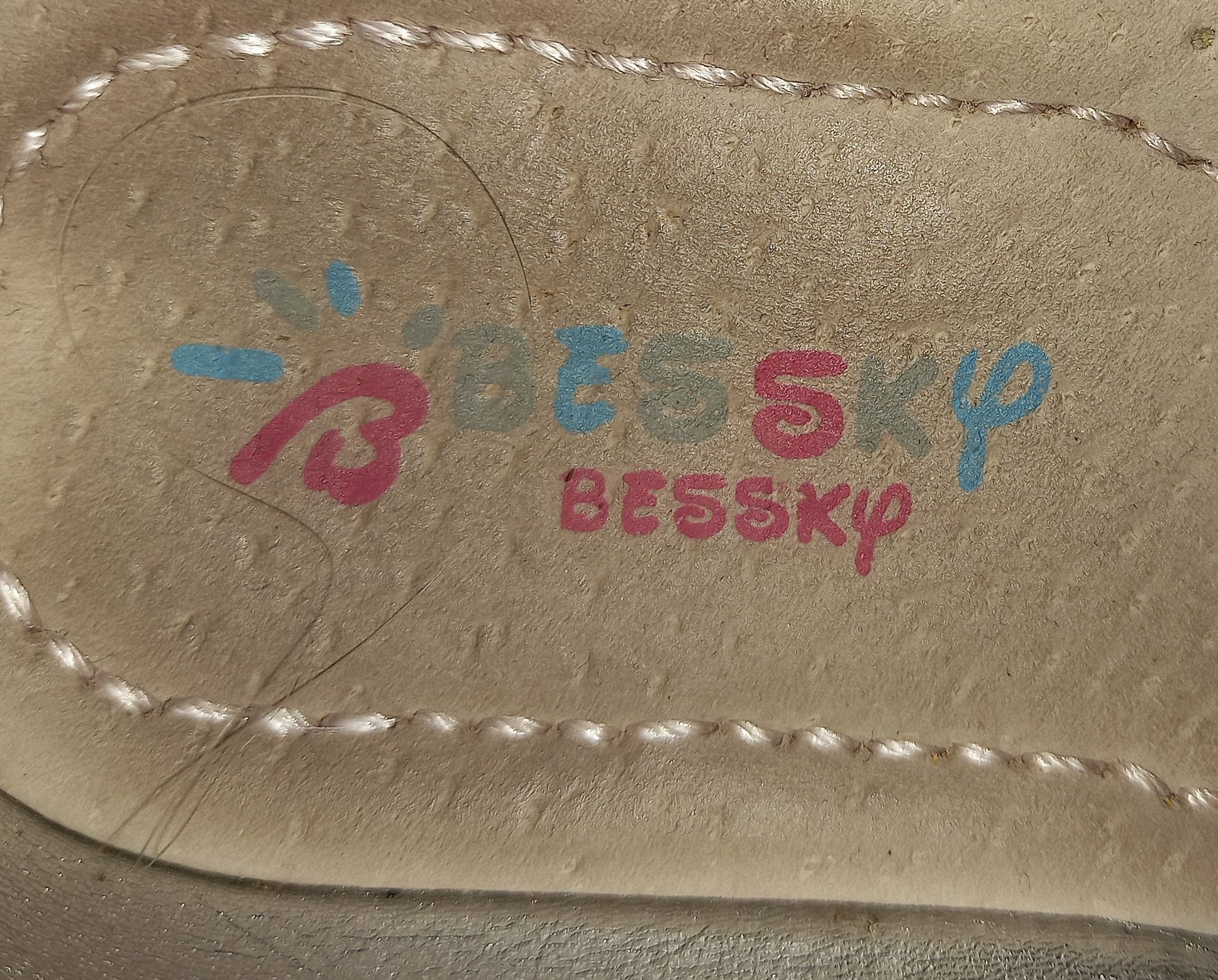 Sandały dziewczęce r.35 firmy Bessky