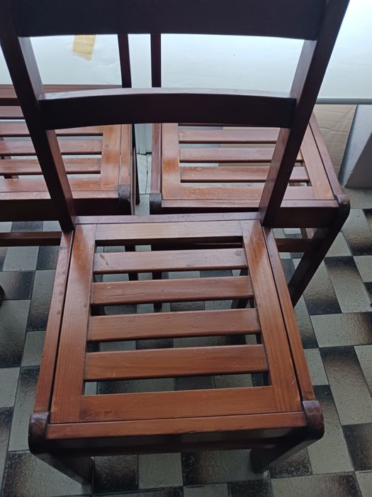 Três cadeiras em madeira para sala ou cozinha