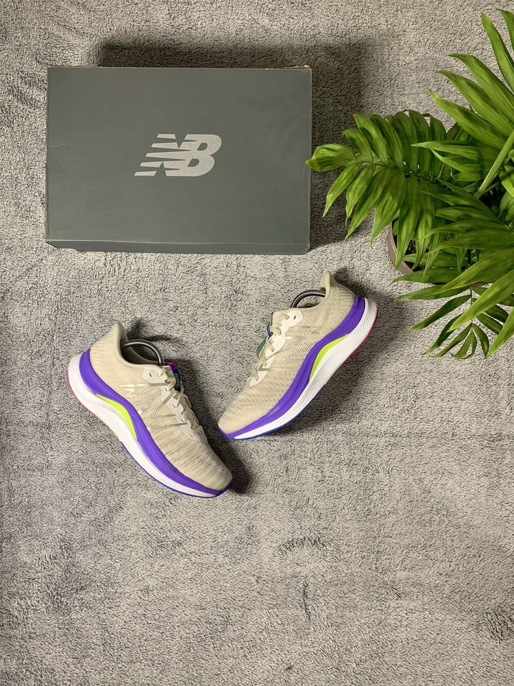 Бігові Кросівки New Balance FuelCell Propel [41.5]