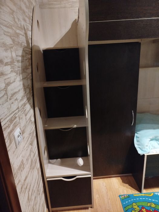 Ліжко, ліжко двоповерхове, ліжко-горище з шафою і сходами