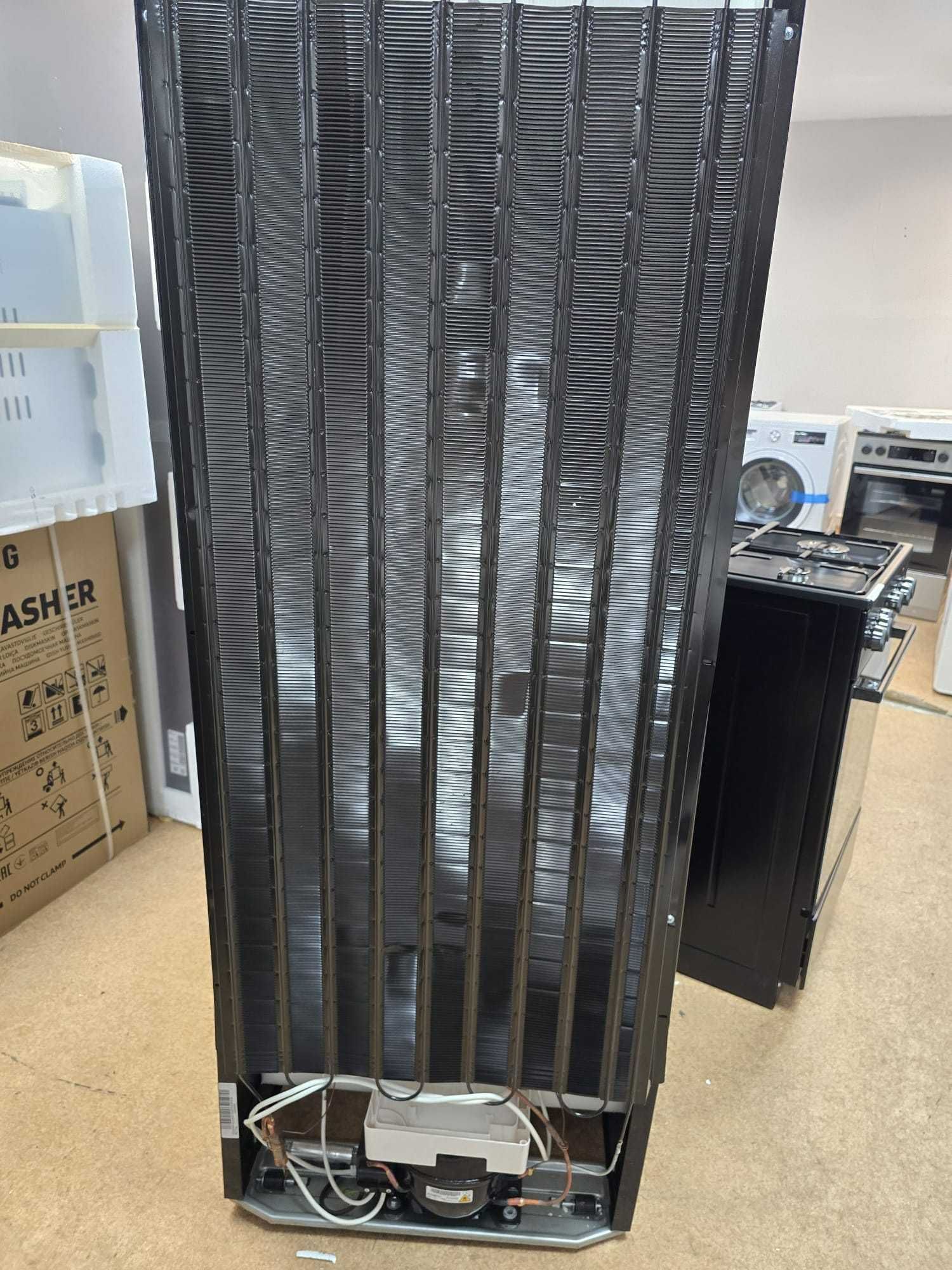OUTLET nowa Whirlpool Witryna chłodnicza ADN203B gwar 2 lata T7