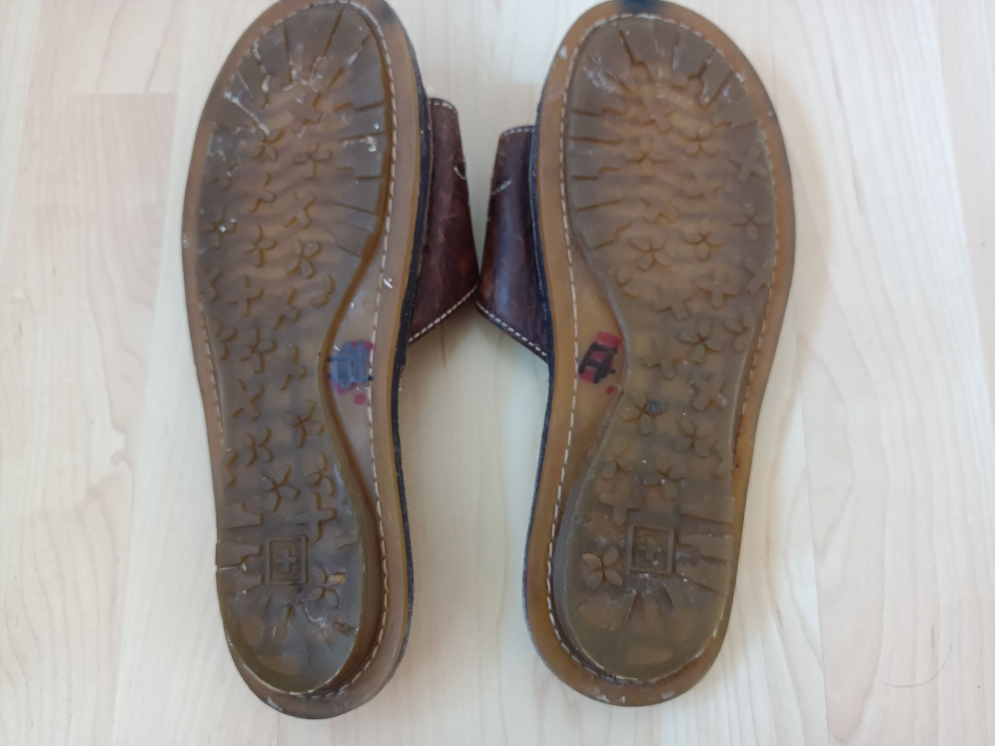 Klapki Dr Martens rozm 38