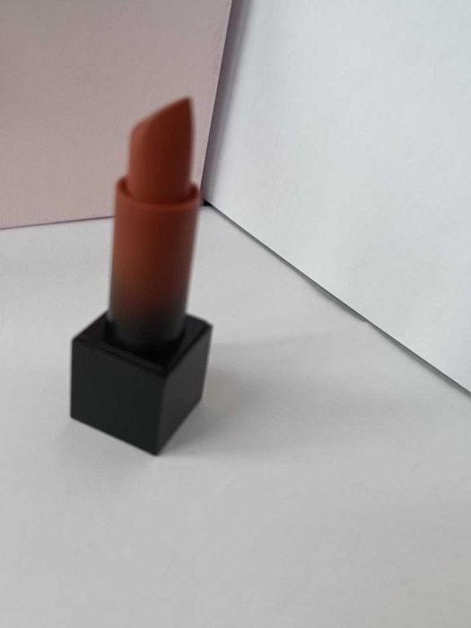 Помада для губ huda beauty power bullet cream glow  sweet cheeks