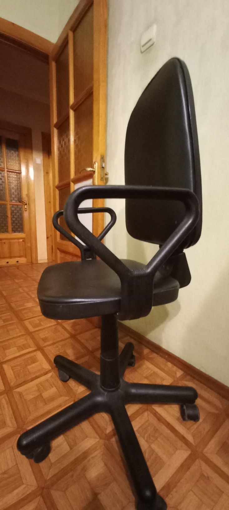 Продам офисное кресло