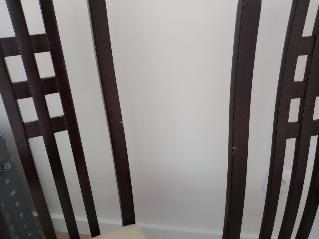 Vendo conjunto de 4 Cadeiras de Jantar