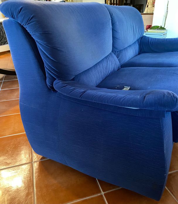 Sofá azul 3 lugares