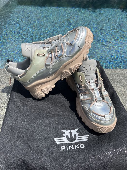 PINKO | Серебристые кроссовки из лаковой кожи