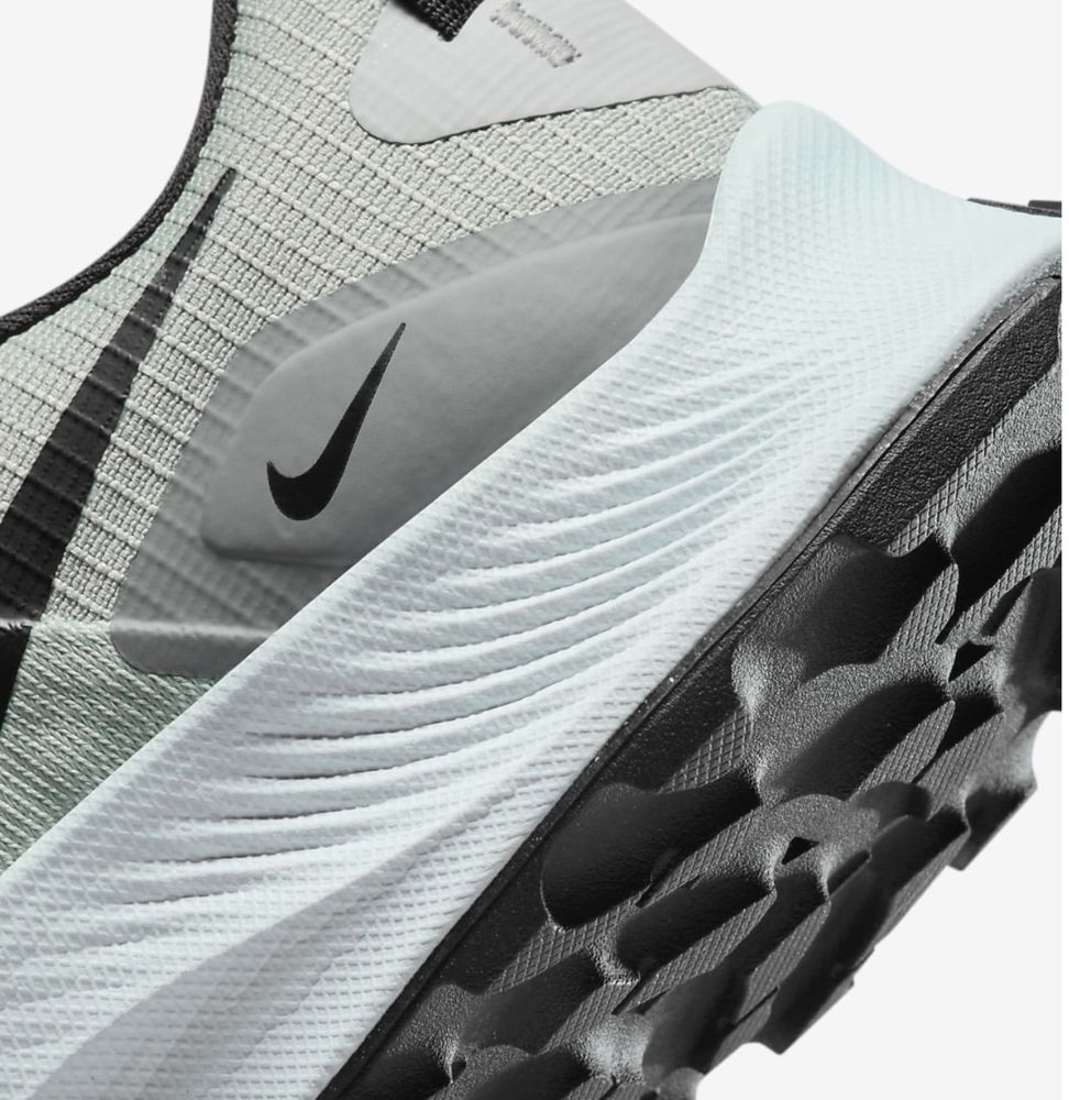 Кросівки Nike Pegasus Trail 3  DM6161-001. Оригінал (26см, 26,5см)