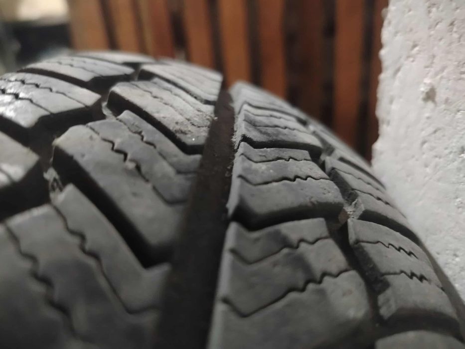 Opony zimowe  145/70 R 13  2 szt.