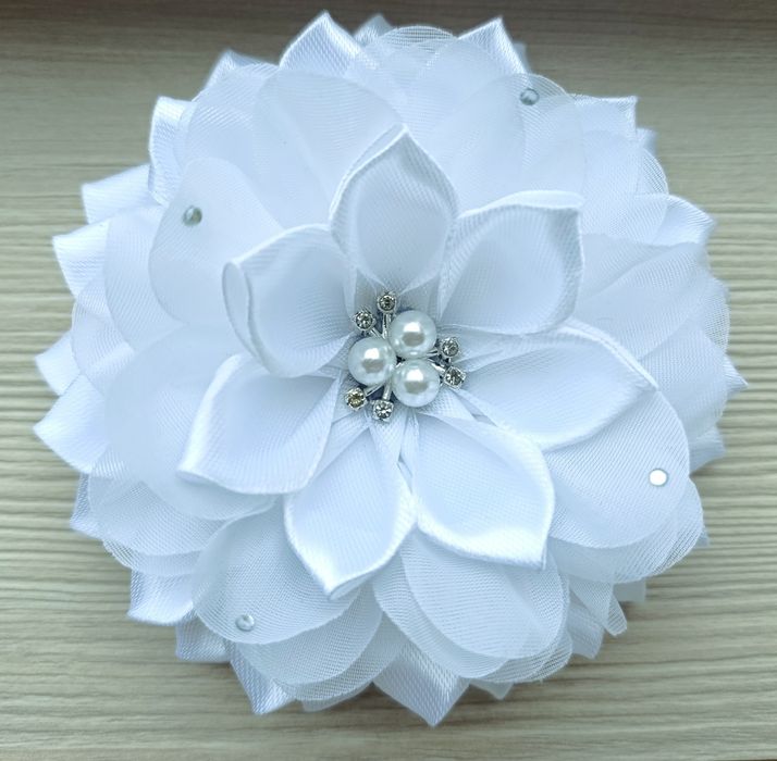 Білі нарядні, святкові банти