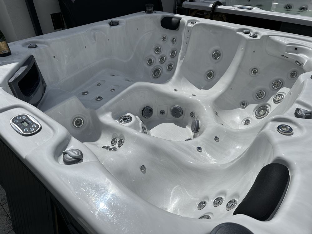 Jacuzzi Całoroczne – Duże, Luksusowe, Mega Wypas !!! BubbleSpa !!!