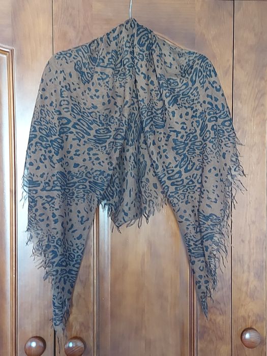 Lenço quadrado - Animal print Castanho e Preto.