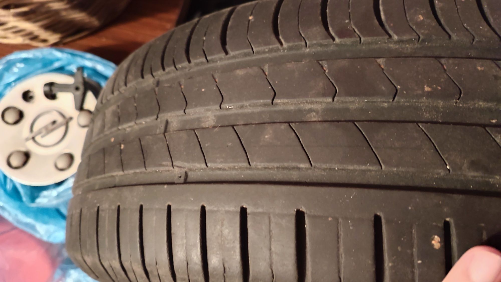 Felgi aluminiowe 15 cali opel  wraz z oponami w dobrym stanie