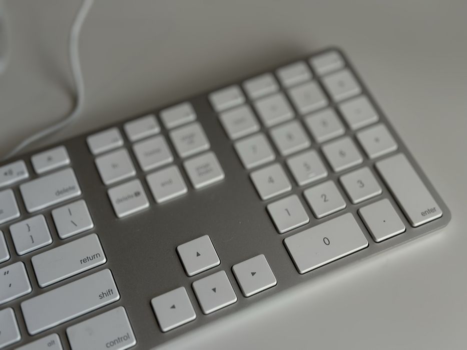 Клавіатура Apple A1243 б/в + наклейки українською