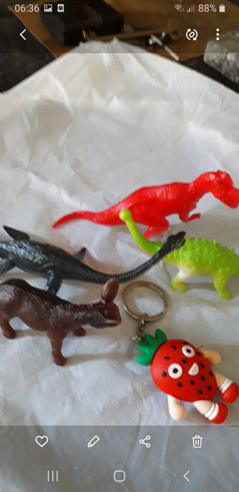 Игрушки динозавры.