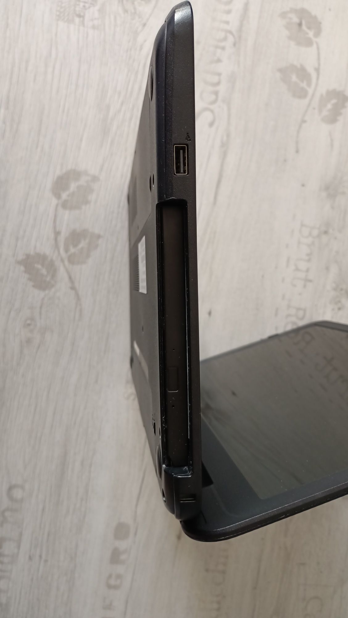 Laptop Dell 15" 8GB ram, SSD, HDD