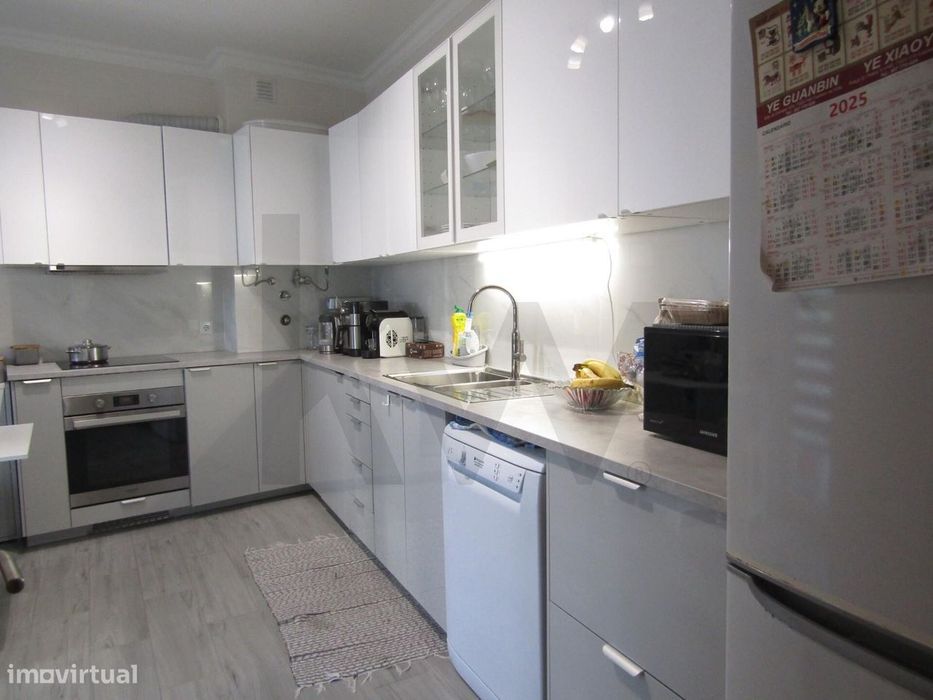 Apartamento T4 com 175m2, zona central de Portalegre