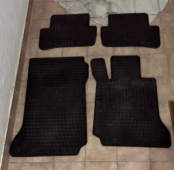 Tapetes de borracha Mercedes C200/250