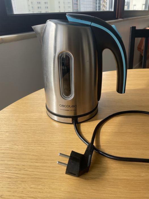 Chaleira elétrica ThermoSense 220 Steel de 1,2 litros