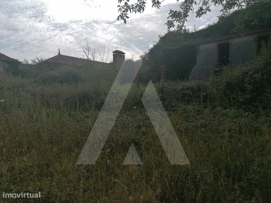 Terreno com moradia T2 para reabilitar, em Alquerubim