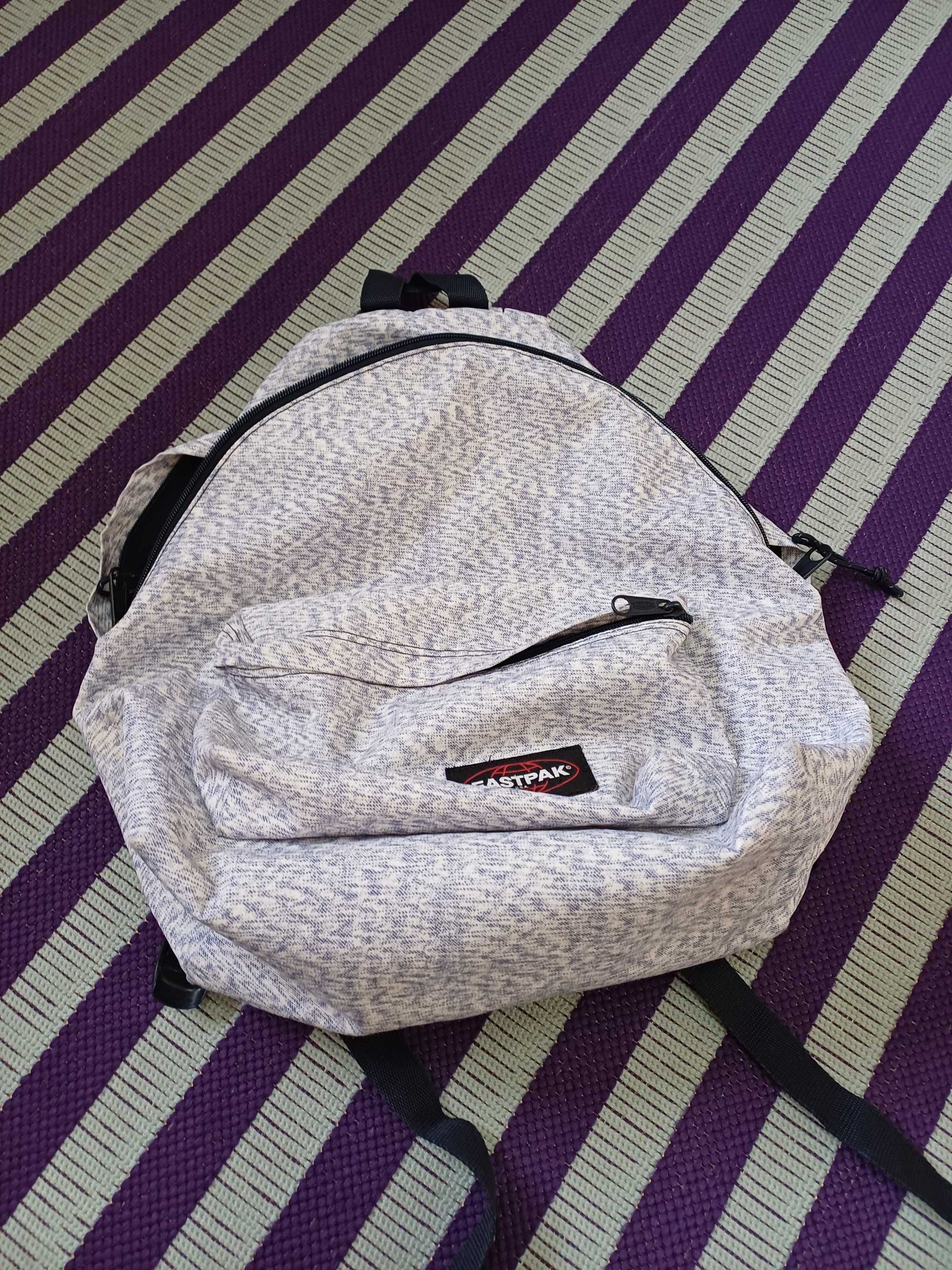 Mochila EASTPAK azul 24 litros almofadada