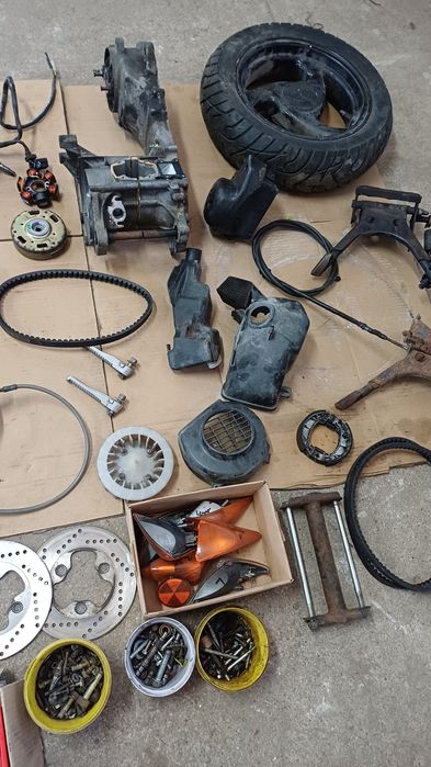 Peugeot speedfight 2 CZĘŚCI silnik wał,gaznik,tłumik,pokrywa,sprzegło