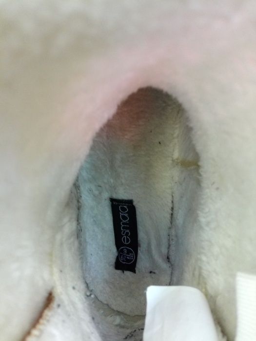 Botas pantufas castanhas com pêlo e laço