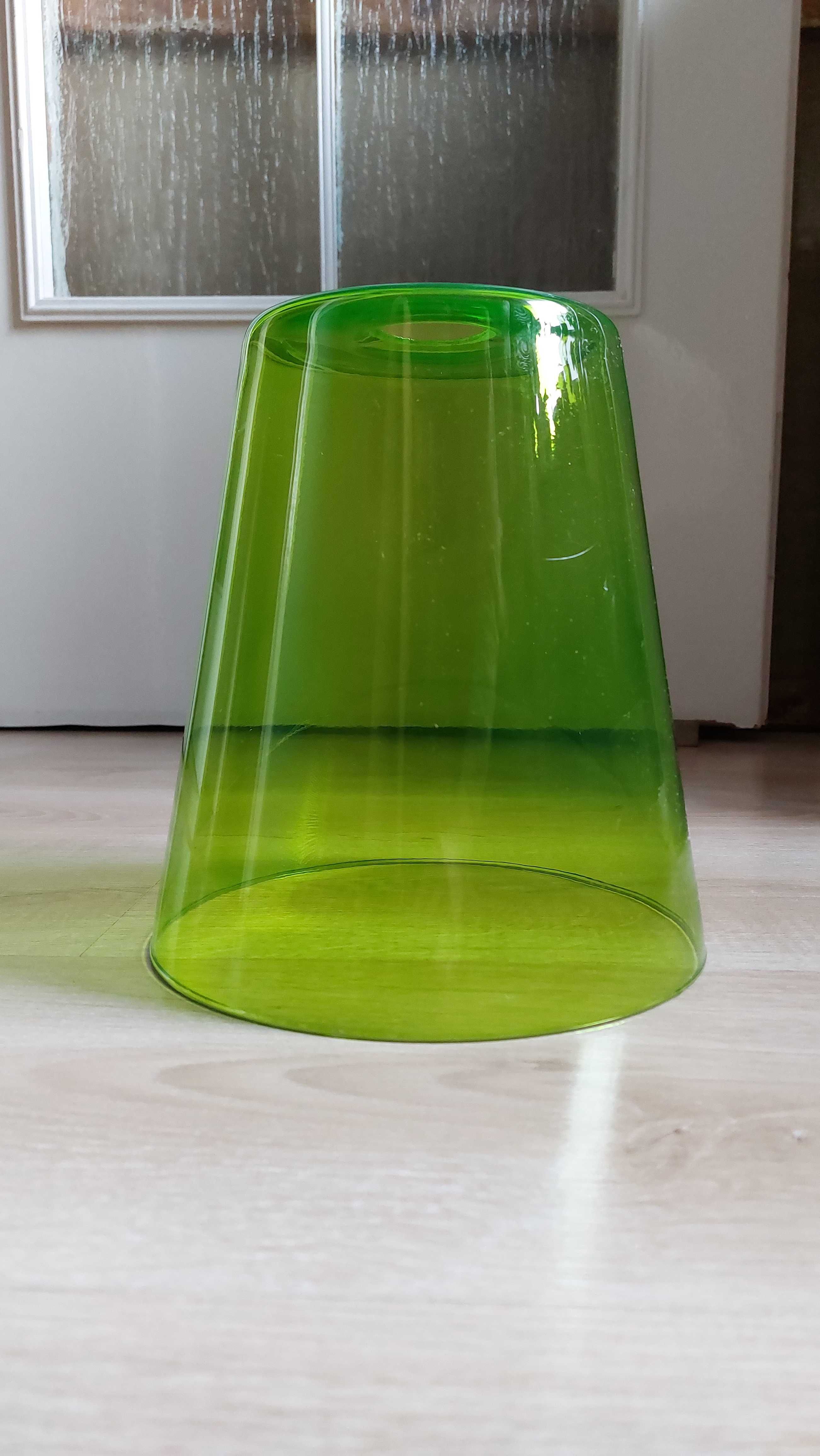 Szklana, zielona lampa sufitowa