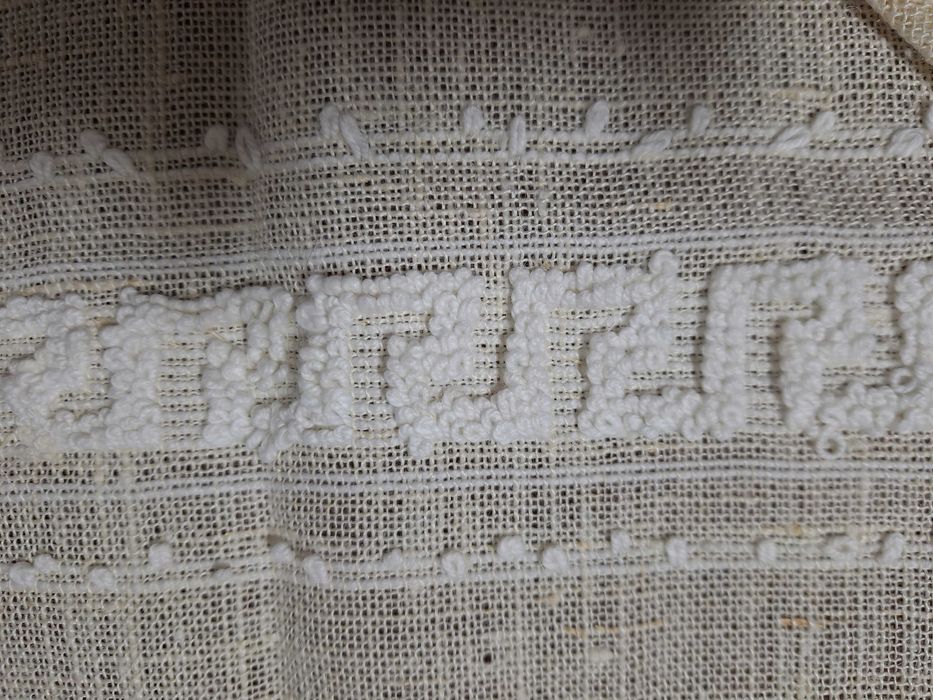 Caminho de mesa bordados à mão da Lixa  individual e guardanapos