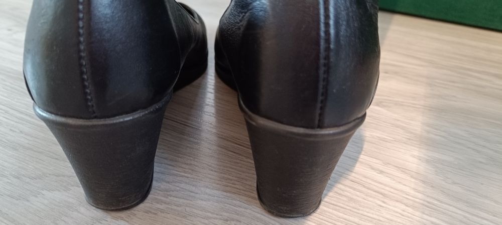 Damskie półbuty czarne niska koturna skóra