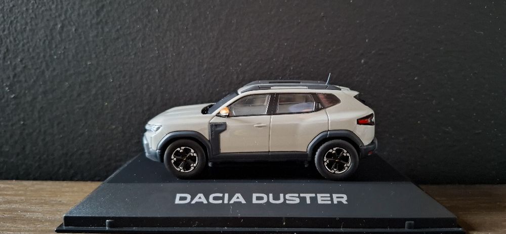 1:43 Dacia Duster 3