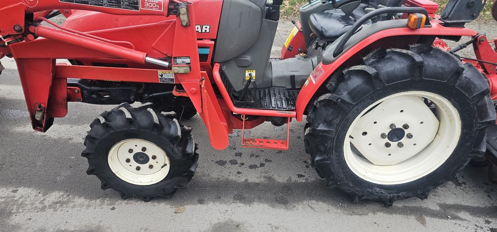 Мінітрактор Трактор з фронтальним Навантажувачем Yanmar  AF 220