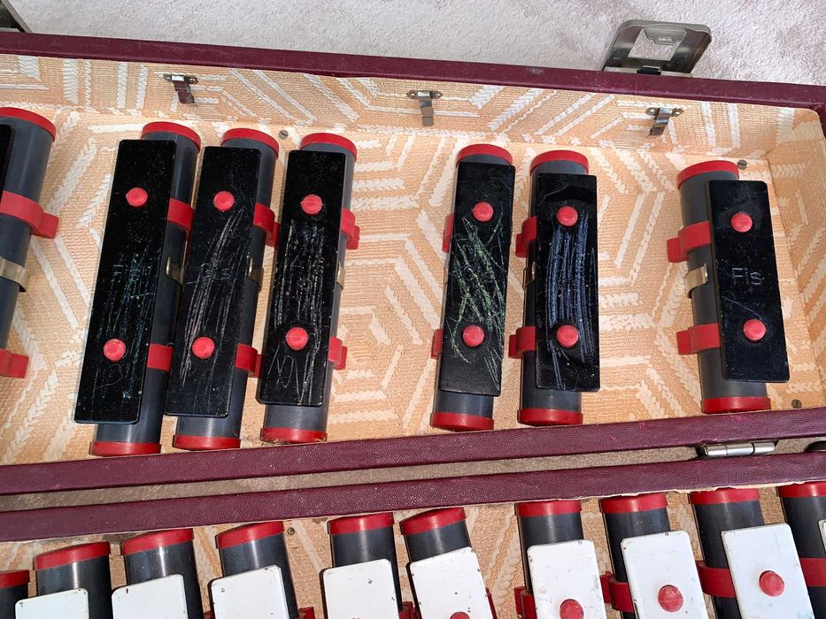 Cymbały stare , działają, kompletne