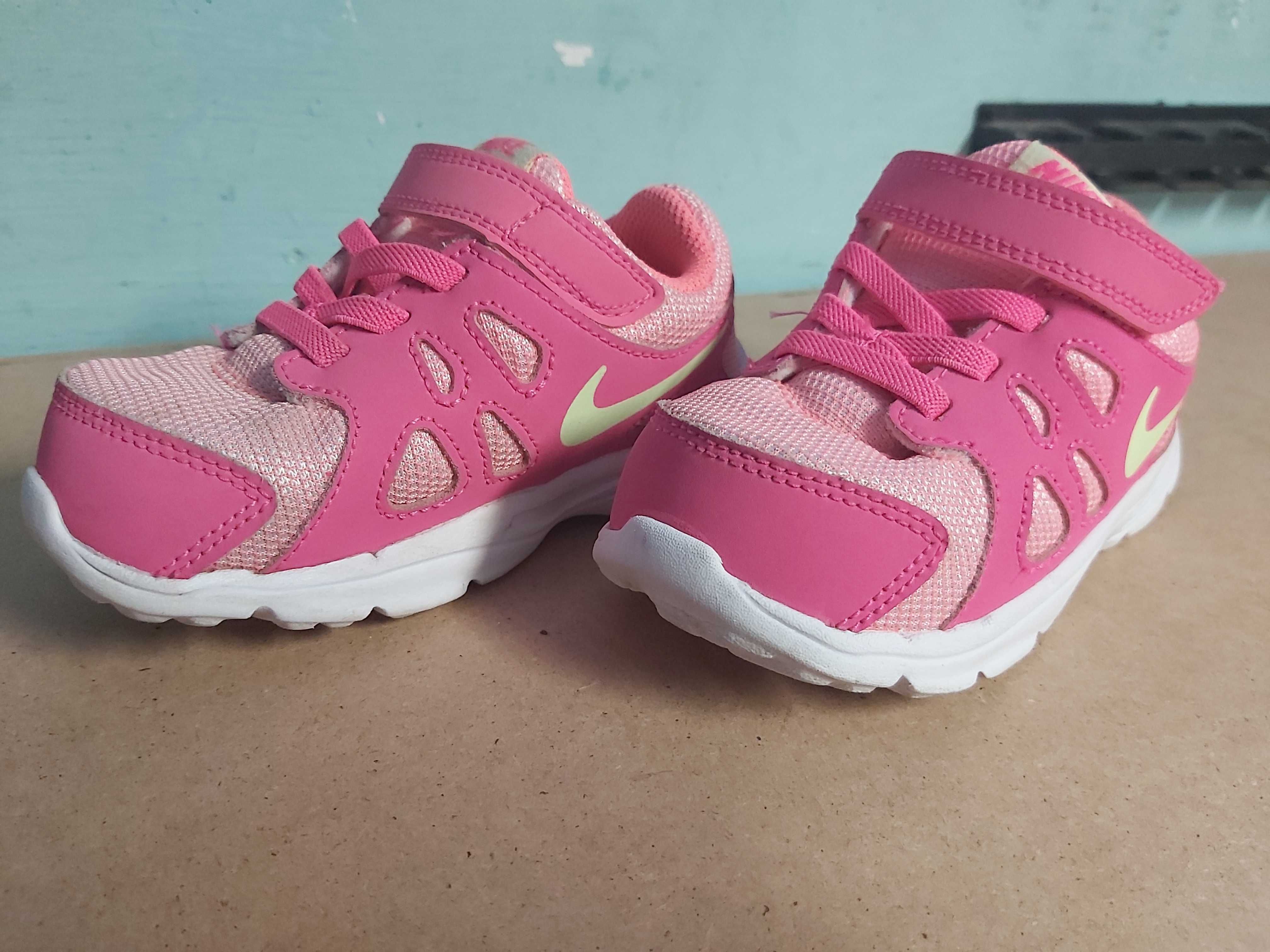 Buty buciki Adidasy dziecięce dziewczęce Nike Roz. 25 Okazja!