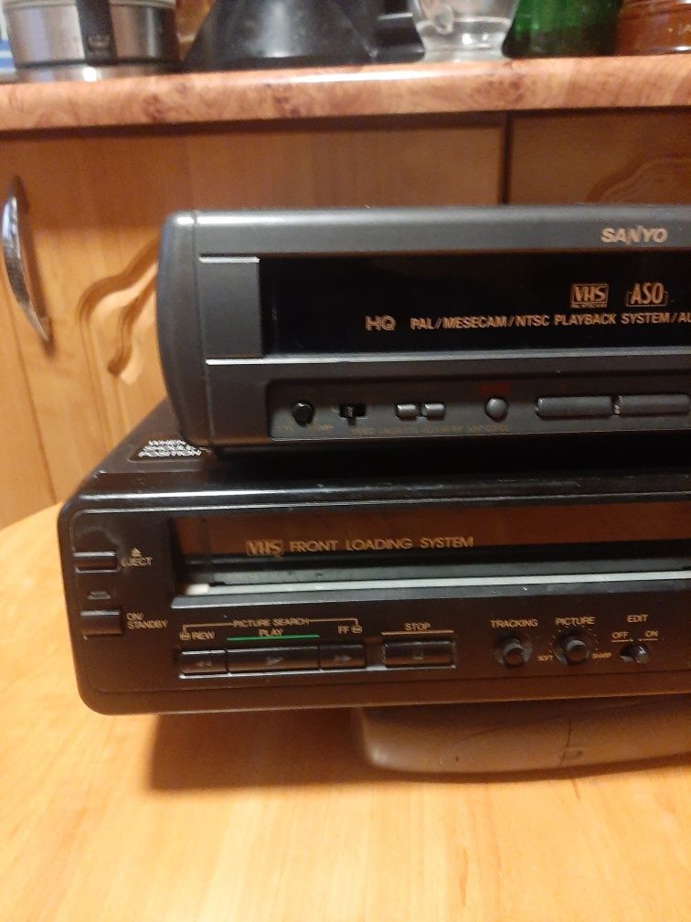 Magnetowid VHS Toshiba Sanyo uszkodzone cena za całość
