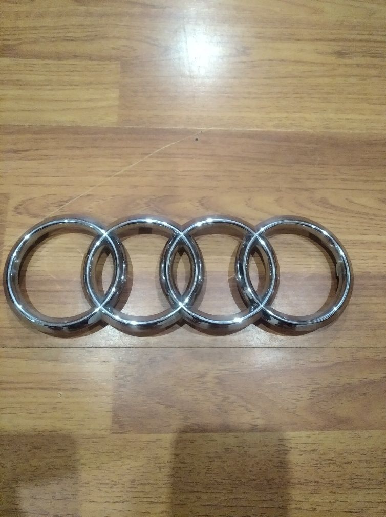 Емблема Audi передня