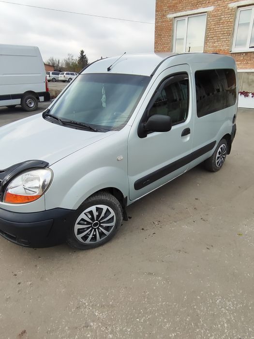 Автомобілі Renault kengo