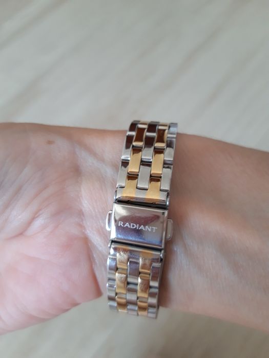 Relógio prateado e dourado Radiant