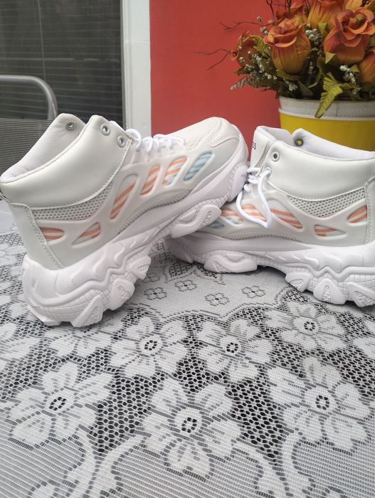 Кроссовки ботинки осень