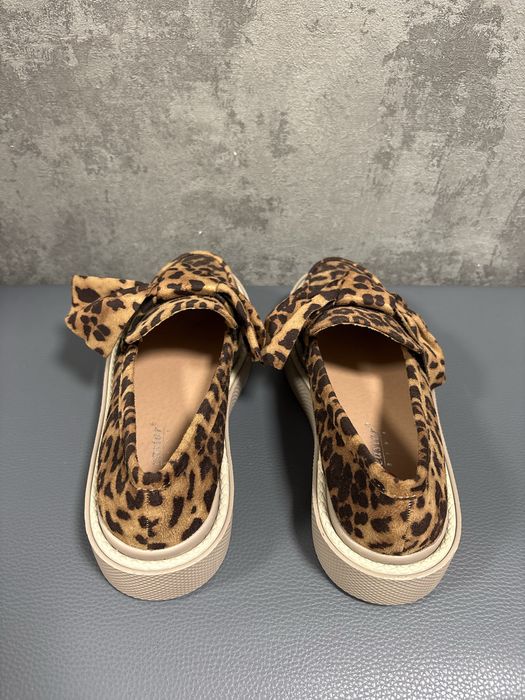 Buty w modnym wzorze panterki , nowe