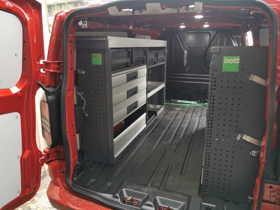 Zabudowy serwisowe warsztatowe IVECO DAILY VW Mercedes Crafter MAN TGE