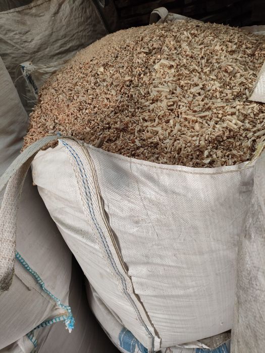 Big bags de serrim e fitas de pinho