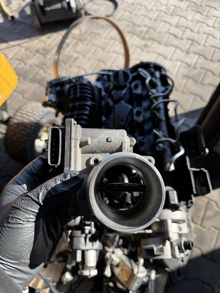 Silnik 2.0DIESEL D5 D4204T23