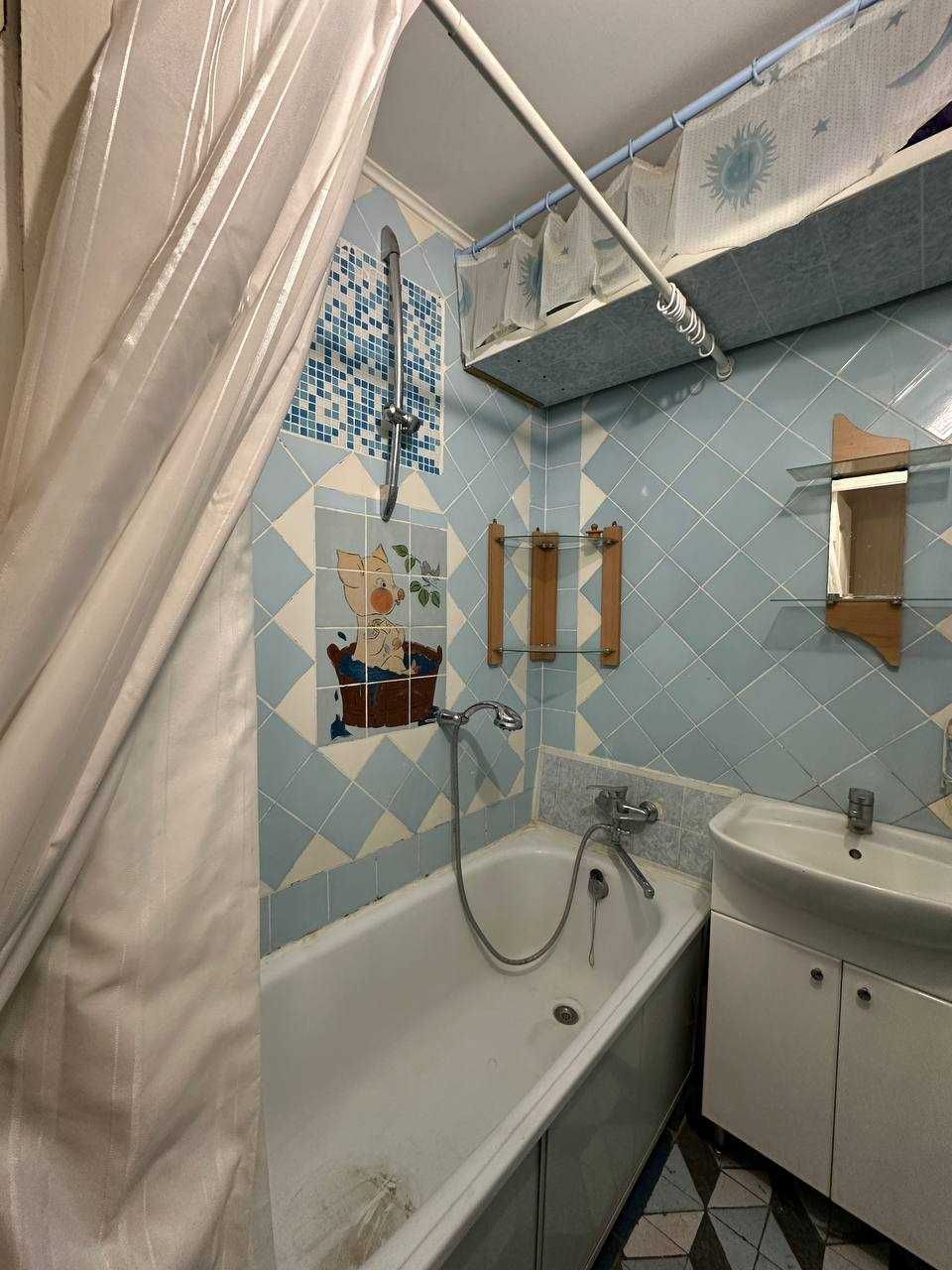 Продаж 2к квартири на Черемушках, середній поверх!