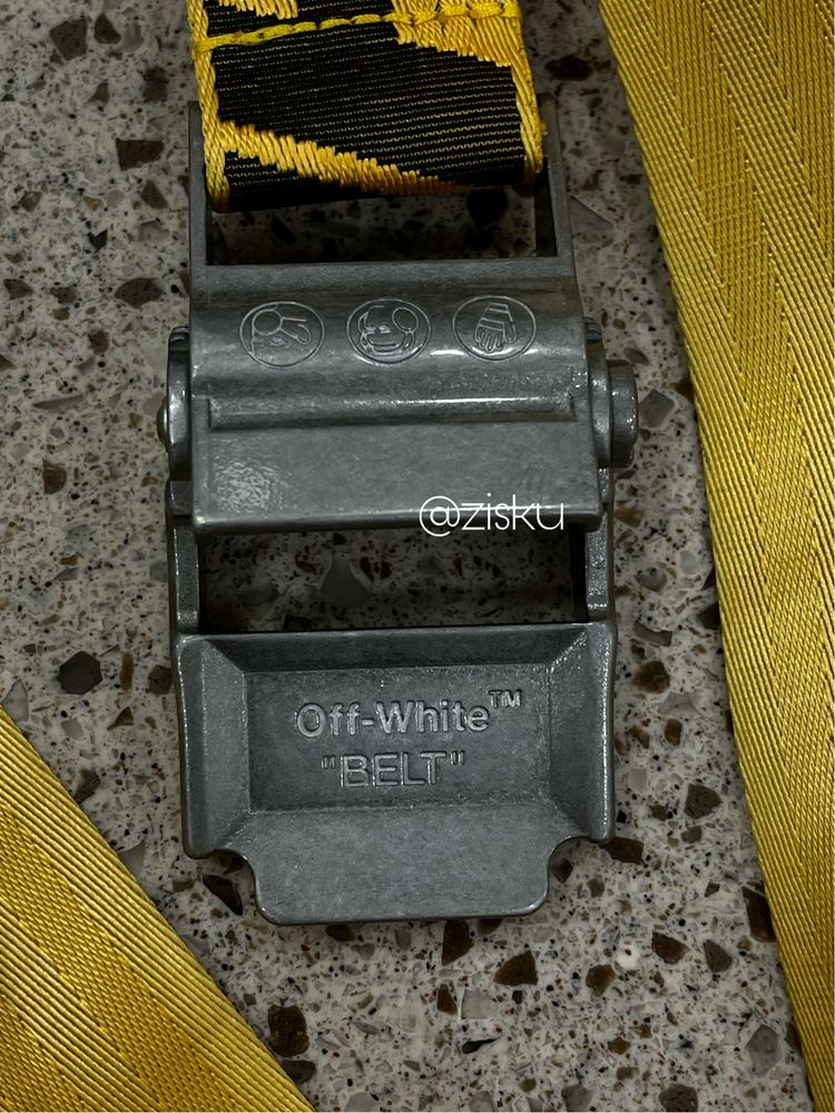Off-white Industrial belt