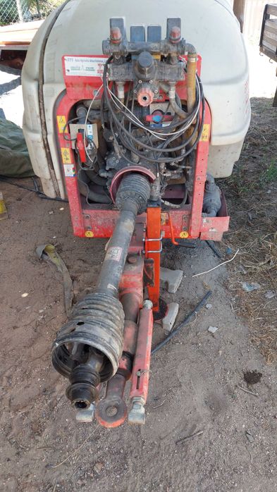 Pulverizador rebocável com comando elétrico