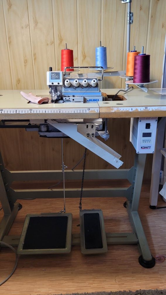 Overlock 4-nitkowy 
JUKI MO-2514N