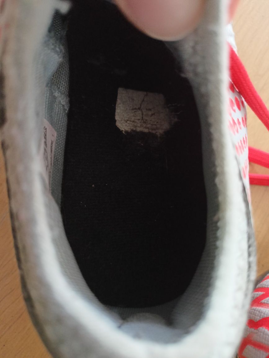Buty piłkarskie Puma Future 4.4 FG AG JR srebrno-czerwone   r.30