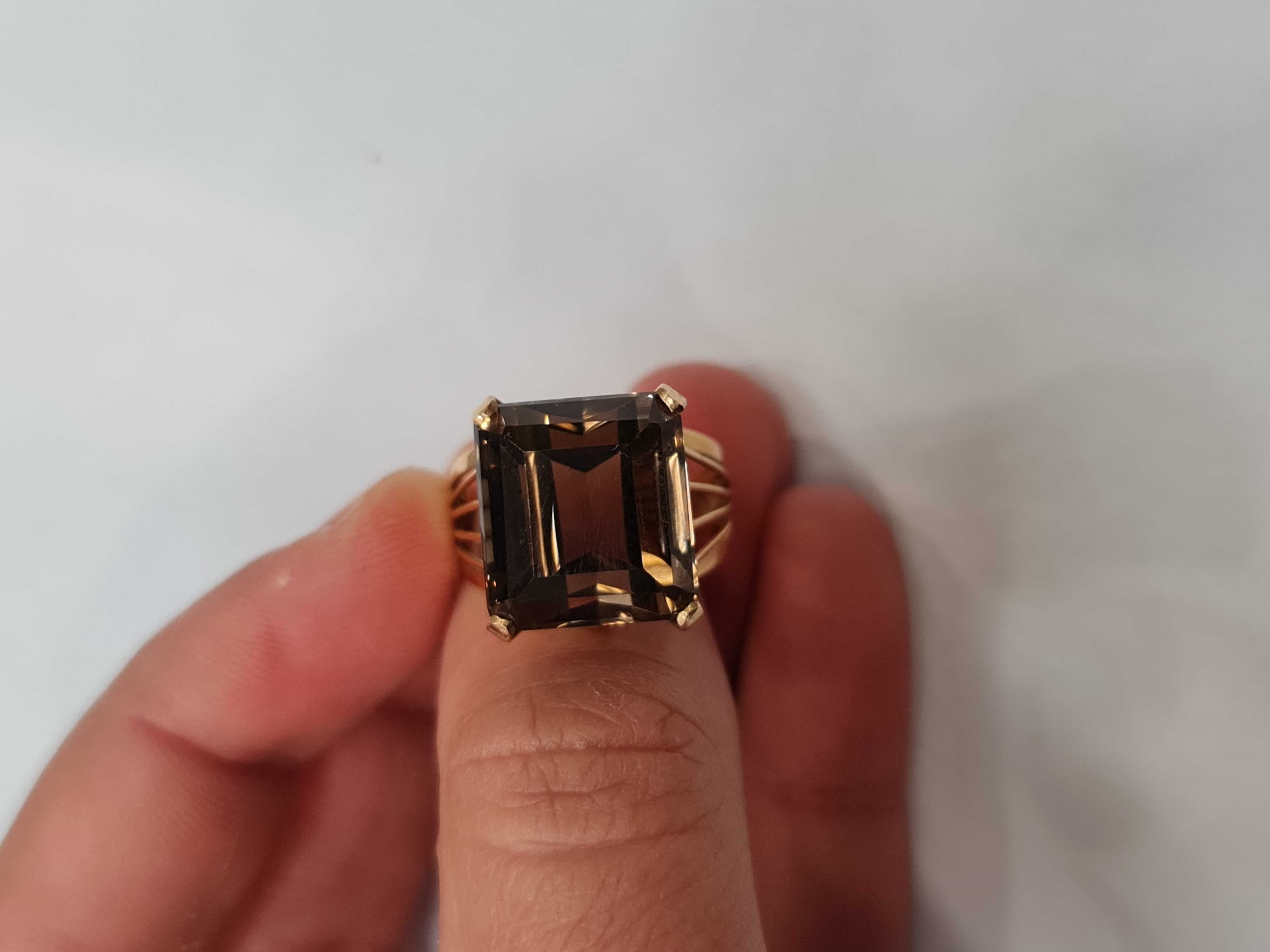Retro! Złoty pierścionek damski/ Kwarc dymny/ 750/ 7.06 gram/ R19